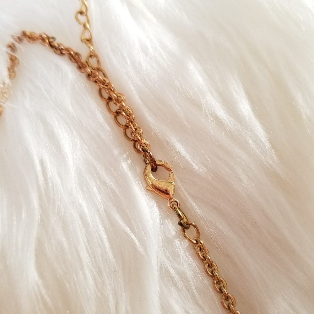 Gold bow necklace - Picture 3 of 3